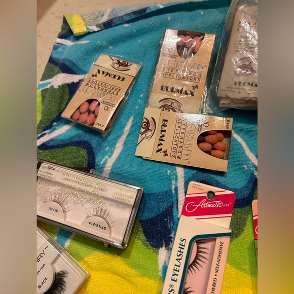 Eyelashes - Picture 2 of 3